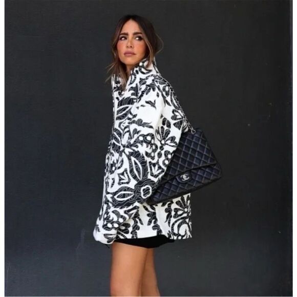 NWT Zara Blogger’s Favorite Printed Quilted Oversized Sweatshirt Jacket, Medium - Picture 2 of 16